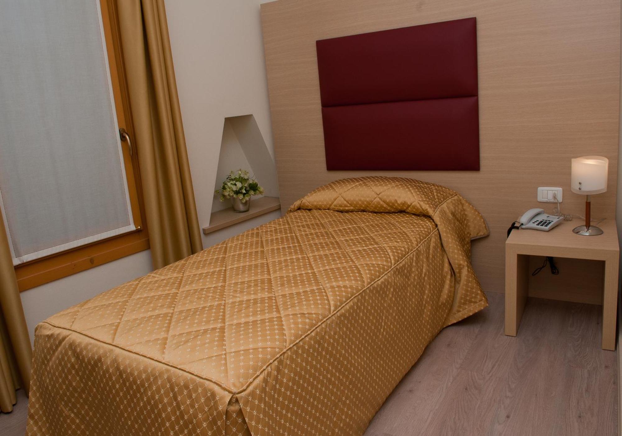 Hotel Villa Maternini Vazzola Номер фото